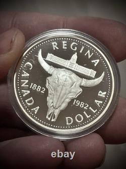 1982 CANADA UK Queen ELIZABETH II Cattle Skull Proof Silver Dollar Coin